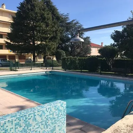 Location Saisonniere 2 P Antibes-piscine-climatisation-terrasse Au Calme *