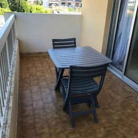 Location Saisonniere 2 P Antibes-piscine-climatisation-terrasse Au Calme